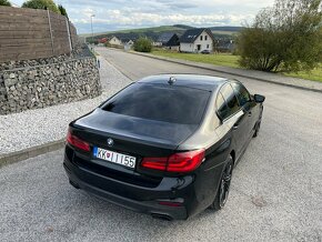 BMW 520xd / M-packet / G30 / 4x4 / BLACK - 4