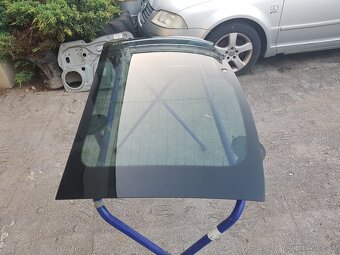 Predám zadné sklo piatych dverí Škoda Superb 2 Facelift - 4