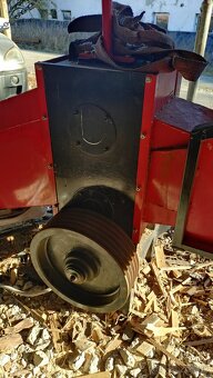 Špalíkovač , štiepkovač za traktor do 16cm - 4