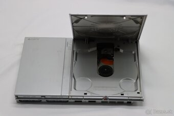 PlayStation 2 Slim Silver SCPH-70004 / komplet prísluš. - 4