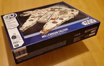 papierový model STAR WARS Millennium Falcon so stojanom - 4