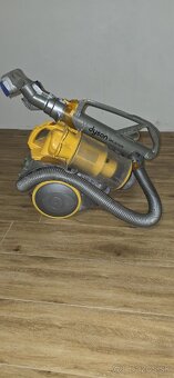 Dyson dc11 - 4