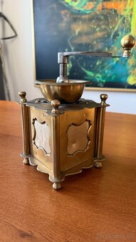 Mosadzný vintage mlynček na kávu – zberateľský kúsok / dekor - 4
