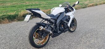 Kawasaki ZX10R - 4