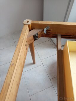 Stôl do šuflíkom - 4