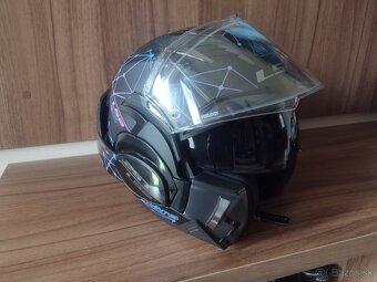 Preklápacia prilba - 4