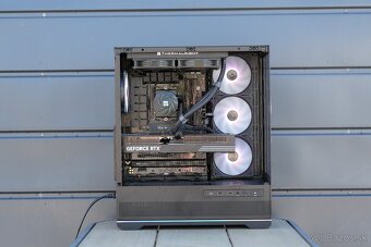 Ryzen 7 9800X3D, RTX 5070 Ti, 32GB RAM, SSD - 4