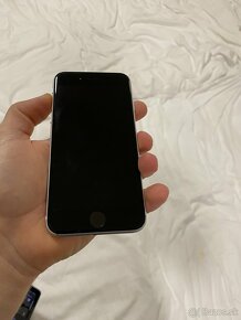 iPhone SE 2020 - 4