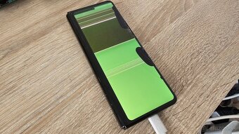 Rozbitý Samsung Galaxy Z Fold 3 na diely - 4