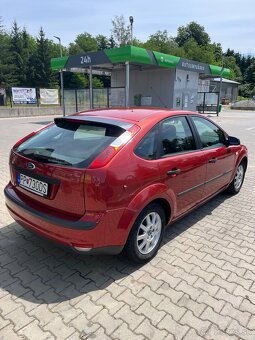🔴 FORD FOCUS 1.6i – spoľahlivý benzínový hatchback - 4