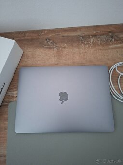 Predám MacBook Air 13 palcový-Apple M1 - 4