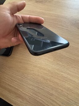 iPhone XR 64GB top stav - 4