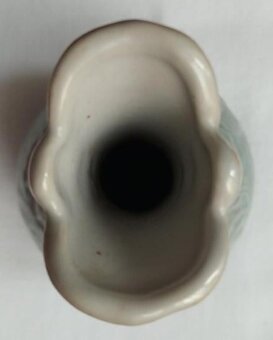 zelená váza, značeno DPRK (Severná Korea
zelená vá - 4