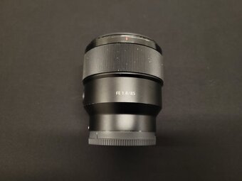 Sony FE 85mm f/1.8 - 4