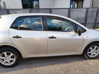 Predám Toyotu Auris 1,33 i - 4