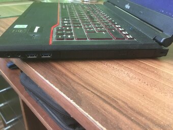 Predám Fujitsu Lifebook E 544 series - 4