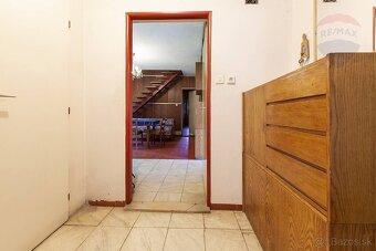 NA PREDAJ: Rodinný dom s veľkým pozemkom (6800 m2) a nádhern - 4