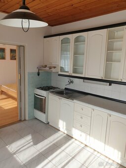 1-IZBOVÝ BYT S BALKÓNOM V KN. - 4