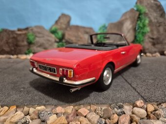 Prodám model 1:18 Peugeot 504 cabrio - 4