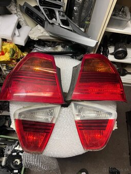 Predné a zadné svetlá BMW - 4