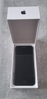 iPhone SE 2022 - 4