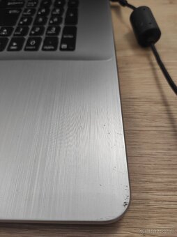 Asus vivobook 17 - 4