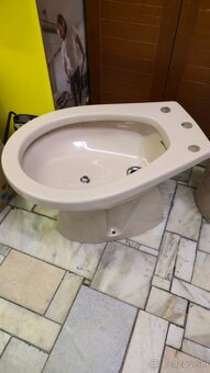 Darujem umyvadlá a bidet - 4