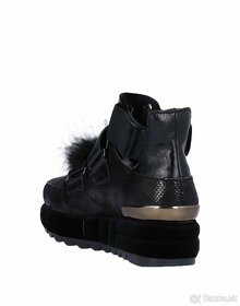 dámske dizajnové zimné topánky - 4