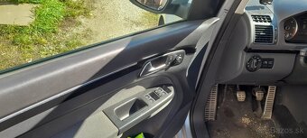 Predám volkswagen touran 2010 1.6tdi 77kw - 4