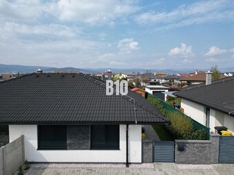 PRÍJEMNÝ 4 IZBOVÝ BUNGALOV V MALOM RAJI PRIPRAVENÝ NA NASŤAH - 4