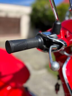 Vespa Primavera 125 red - 4