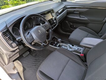 Mitsubishi Outlander SUV 2.0 MIVEC 4WD r.v.2021 - 4