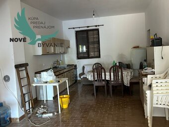 Dom vhodný ako investícia blízko mora na ostrove Vir vo vyhľ - 4