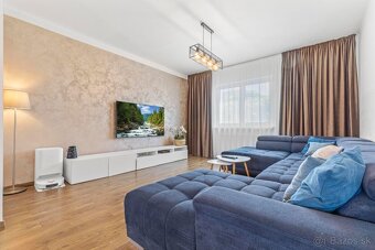 Veľkometrážny 6izb.rodinný dom s bazénom v Rovinke - 4
