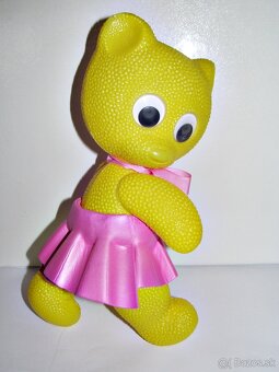 RETRO hračka medvedík dievčatko v sukni / plast - 4