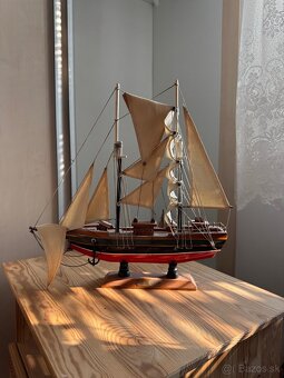 🛳️ Drevené modely lodí – ručne vyrábané dekorácie - 4