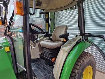 John Deere 3038R - 4