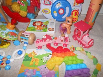 Veľká krabica detských hračiek - 4