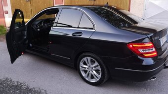 Predám mercedes C - 4