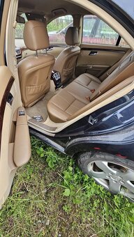 Mercedes-Benz W221 S500 V8 - 4