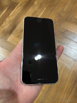 predám používany iphone se2020_ 64 GB - 4