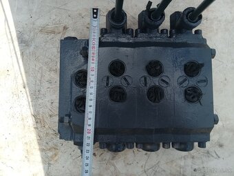 Hydraulický rozvádzač Jihlavan troj sekciový - 4