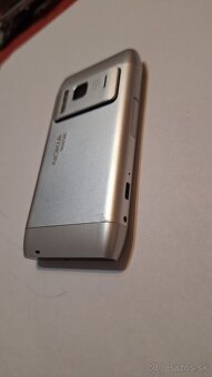 Nokia N8 strieborna - 4