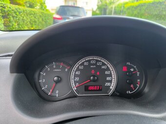 Suzuki Swift - 4
