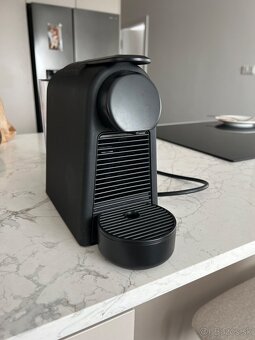 Nespresso kavovar so zasobnikom na kapsule - 4