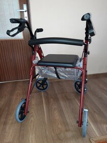 Rolátor a invalidný vozík v jednom - 4