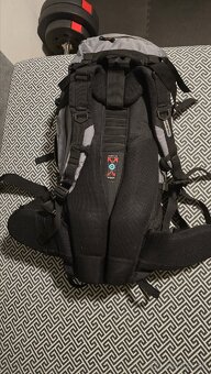 Husky Guzzle 70L – Odolný turistický batoh na dlhé výpravy
- 4