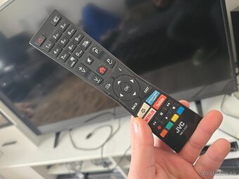 JVC 139cm smart TV 300e - 4