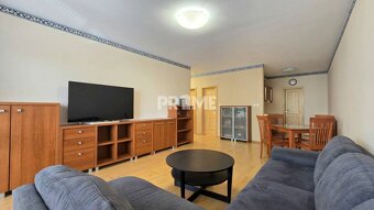 Priestranný 2i byt s loggia, staršia novostavba pri Auparku, - 4
