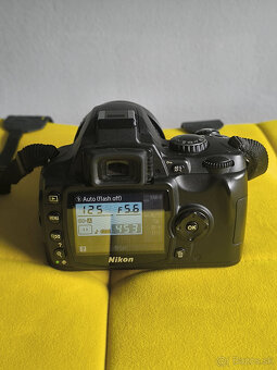 Nikon D40 s objektívom Nikkor 18-55 mm - iba 5070 záberov - 4